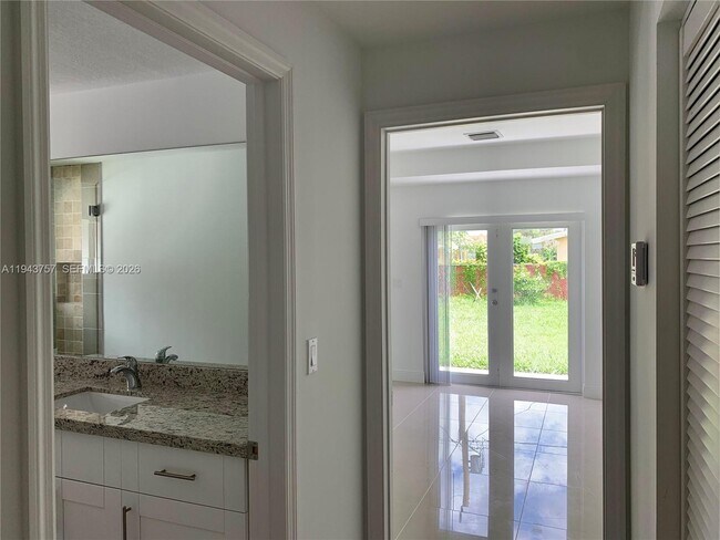 Building Photo - 5711 Buchanan St