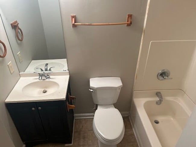 Building Photo - 4 bed and 3 bath in Decatur!