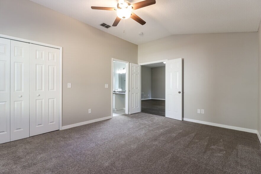 Building Photo - 8012 Cameron Cay Ct