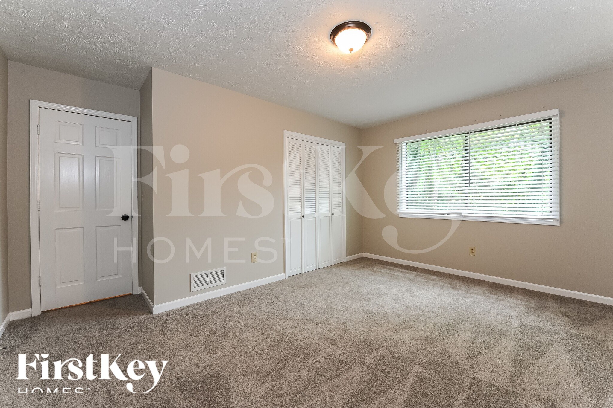 Building Photo - 1829 E Gate Dr