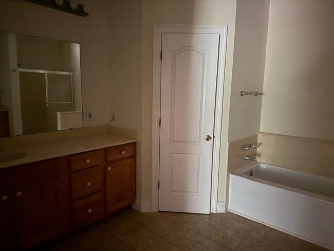Building Photo - 252 Dedria Ln