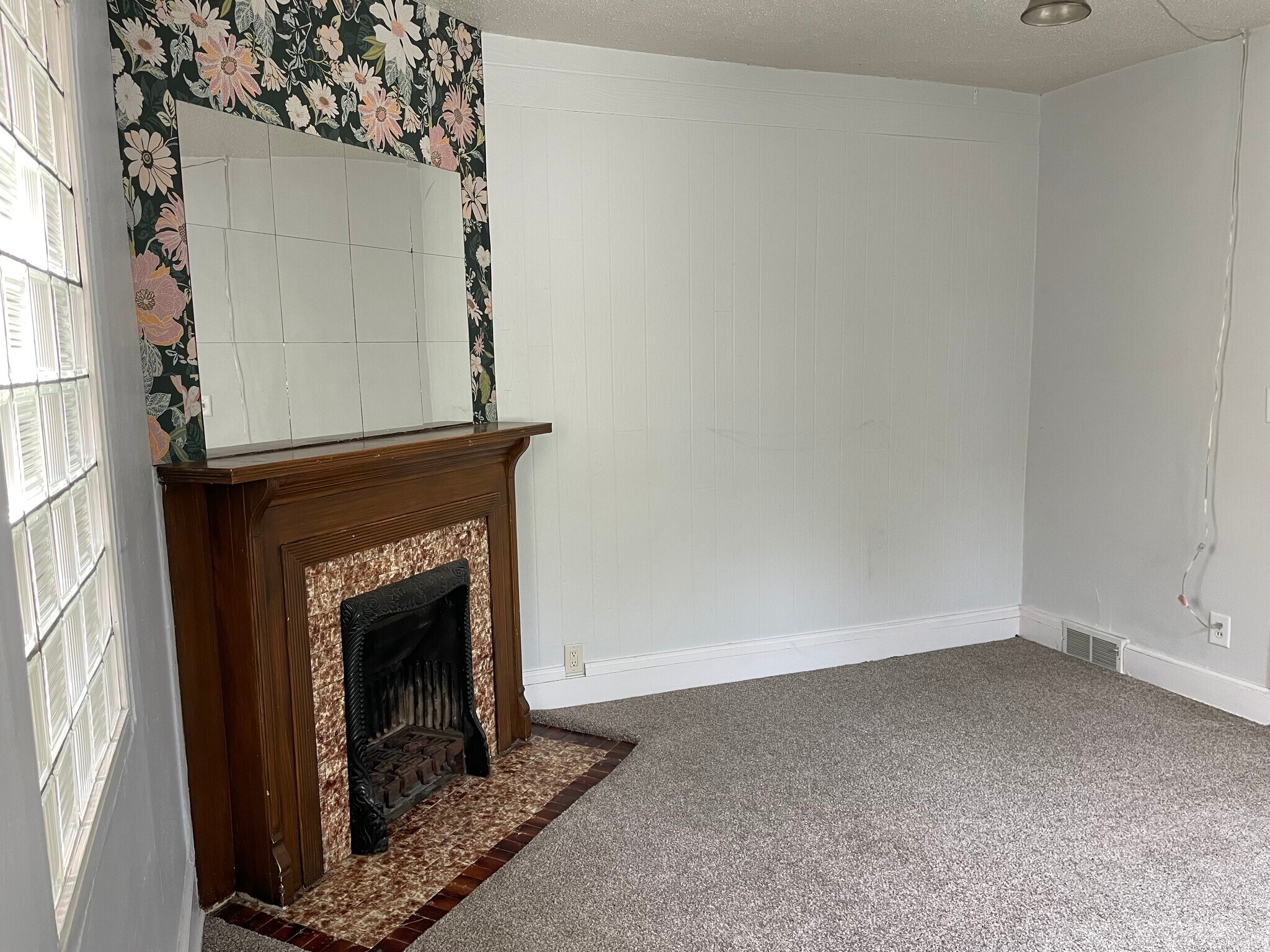 Building Photo - 1205 E 4th St