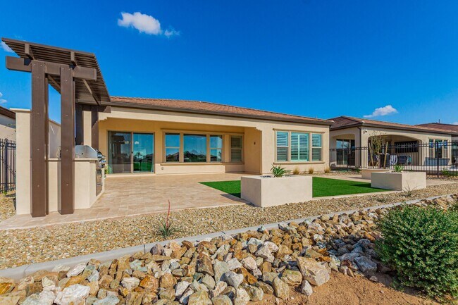 Building Photo - Luxury Rental in Queen Creek - Try Before You Buy