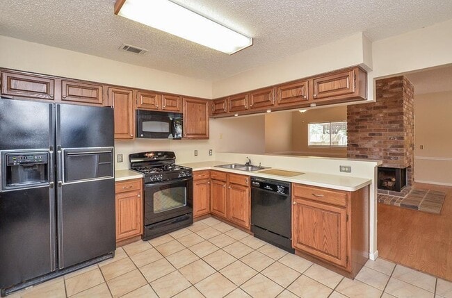 Building Photo - 7807 Maple Brook Ln