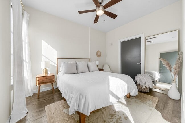 Building Photo - 1900 12th Ave S