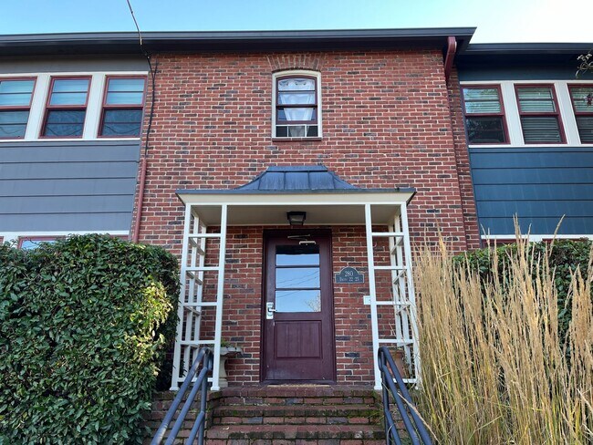 Primary Photo - Beautiful 1Bd/ 1Ba Vintage Condo Located i...