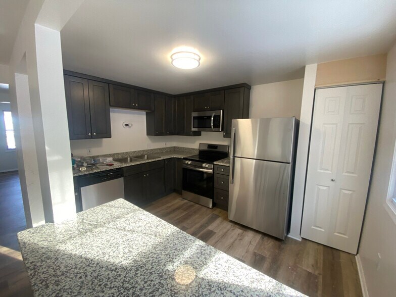 Building Photo - 679 S 82nd St