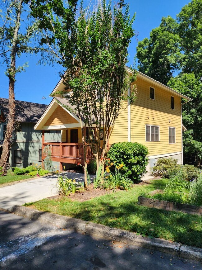 Building Photo - Montford Rental-Asheville