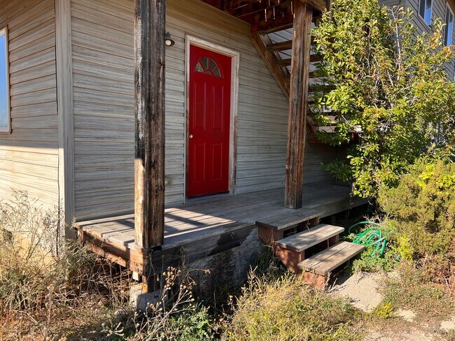 Building Photo - Mock