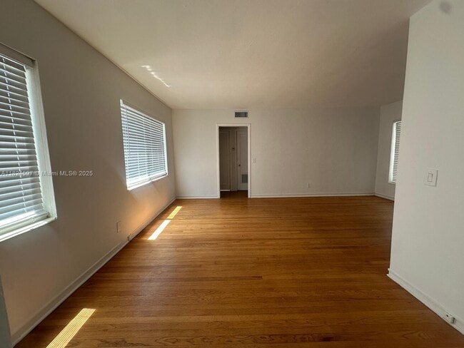 Building Photo - 1557 S Le Jeune Rd