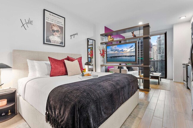 Building Photo - 398 NE 5th St