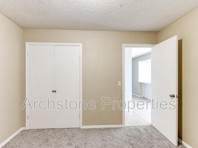 Building Photo - 6605 Lyrewood Ln