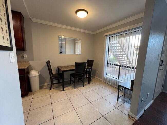 Building Photo - Scottsdale Condo