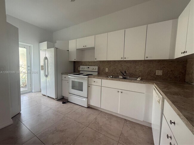 Building Photo - 13240 Old Biscayne Dr