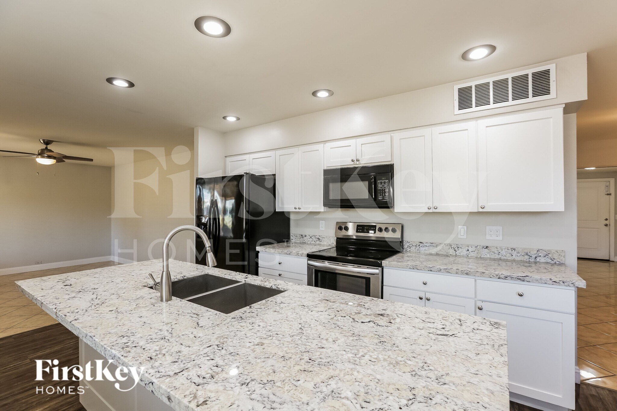 Building Photo - 2122 W Shaw Butte Dr