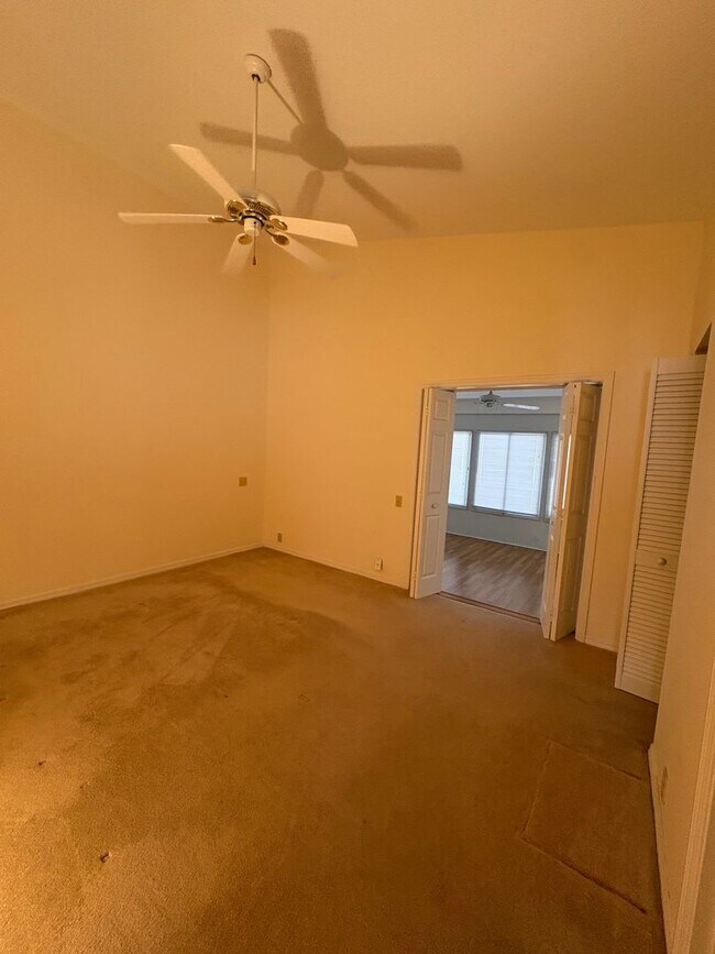 Building Photo - Beautiful 2Bed/2Bath with 2-Car Garage