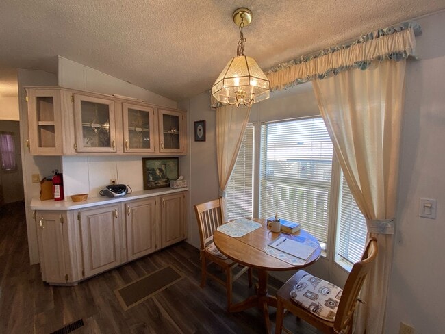 Building Photo - 55+ Park Town Home!