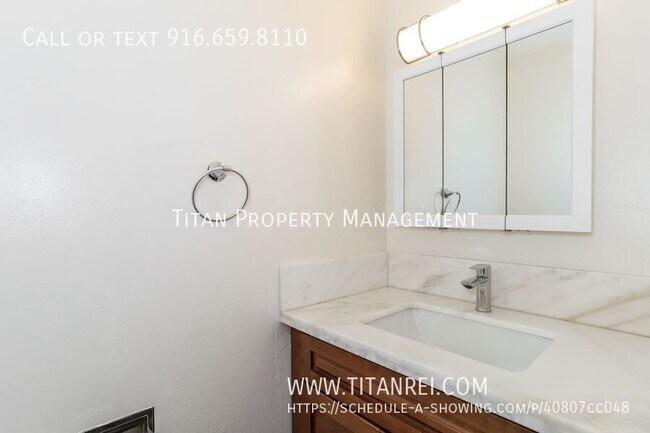Building Photo - 770 Carro Dr