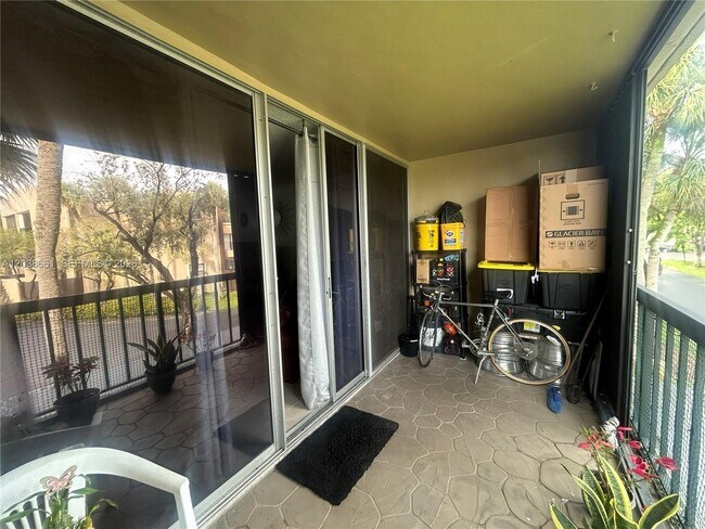 Building Photo - 10875 SW 112th Ave