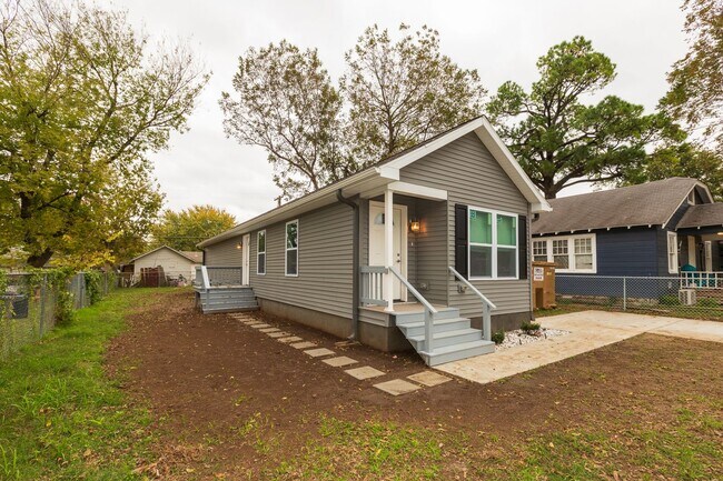Building Photo - Charming 3-Bedroom Home with Spacious Yard in North Tulsa
