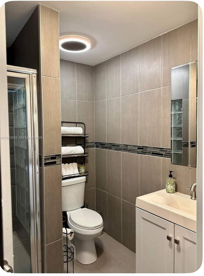 Building Photo - 1432 NE 5th Ave