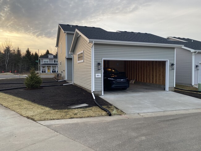 Building Photo - 604 Sugar Maple Ln