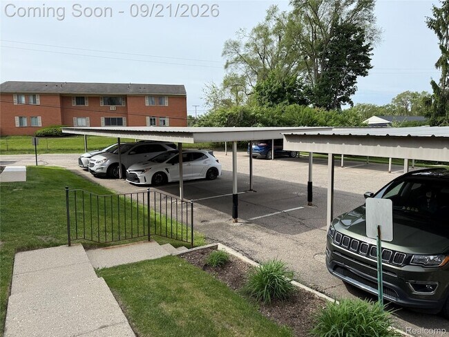 Building Photo - 454 Romeo Rd