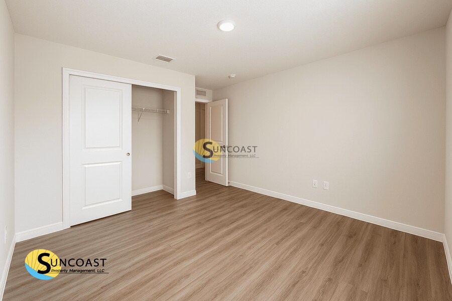 Building Photo - 5557 Broadgate Ct