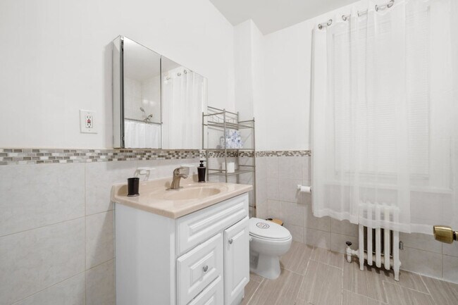 Building Photo - 21 Lord Ave