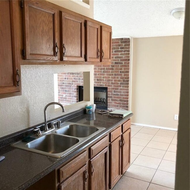 Building Photo - 8420 Waterfall Dr