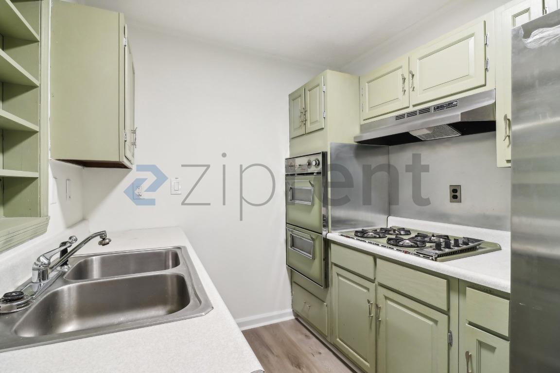 Building Photo - 4810 Chapel Hill Rd