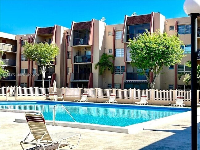 Building Photo - 13707 SW Kendale Lakes Cir
