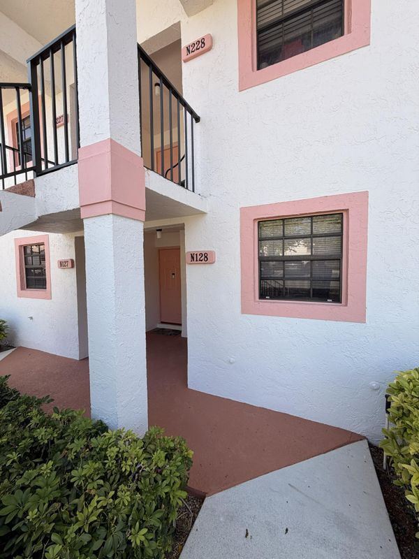 Building Photo - 301 Norwood Terrace