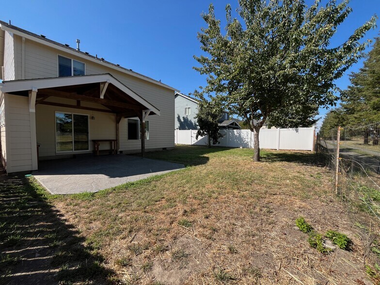 Building Photo - 1371 Ridgeview St
