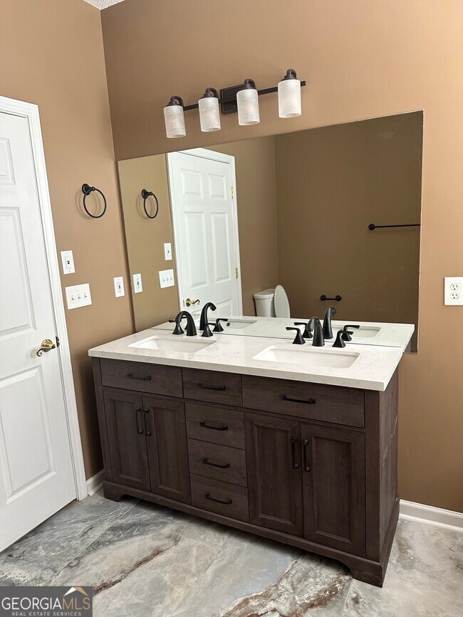 Building Photo - 124 Cottesford Dr SW