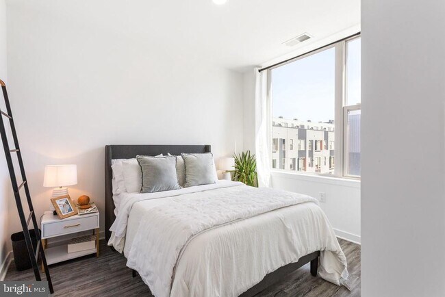 Building Photo - 2006 Northbank Pl