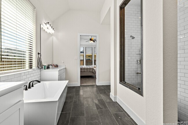 Building Photo - 507 Caliban