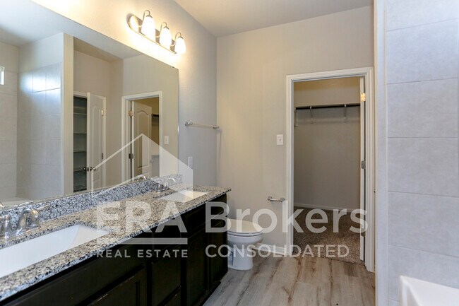 Building Photo - 4721 Highmont Dr