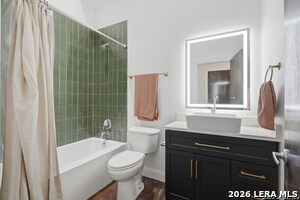 Building Photo - 831 S Flores St
