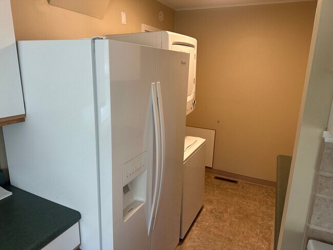 Building Photo - Sunnyside Charmer with Garage & Private Yard