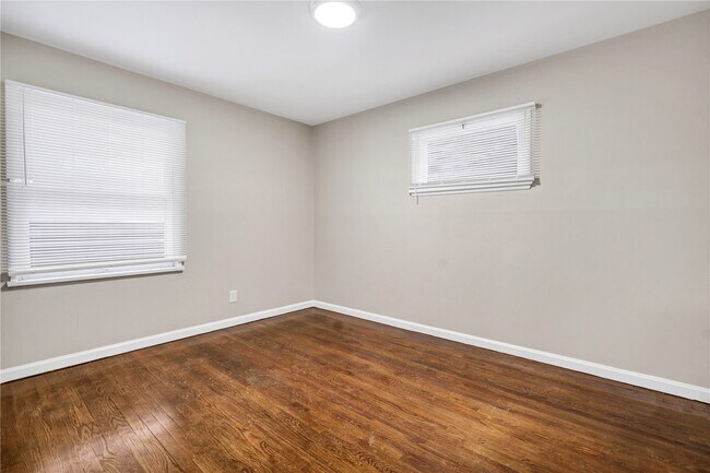 Building Photo - 9725 Medford Dr