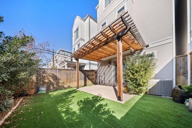 Building Photo - 6755 Highclere Manor Ln