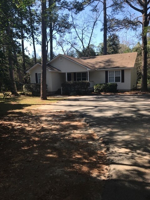 Building Photo - 1816 Iola Dr