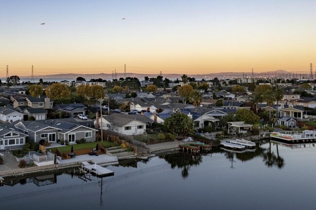 Building Photo - 1761 Kelly St