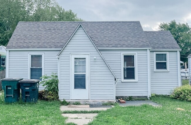 Building Photo - Washer/Dryer Hook-Ups