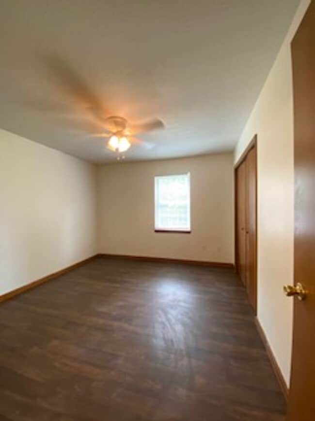 Building Photo - 3 Bedroom Home with 2 Car Attached Garage!