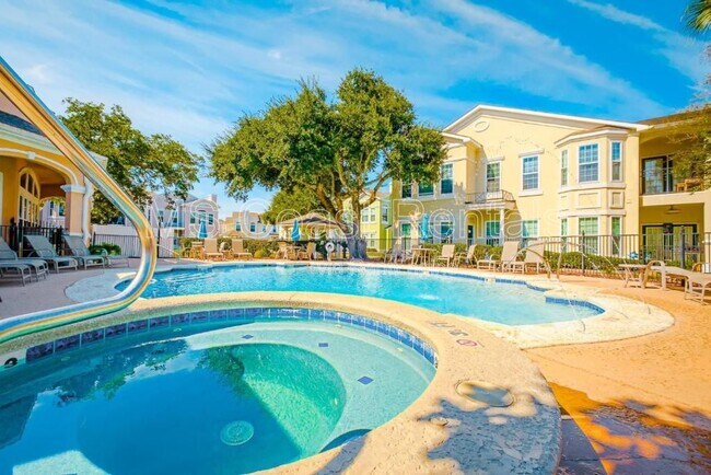 Building Photo - 2252 Beach Dr