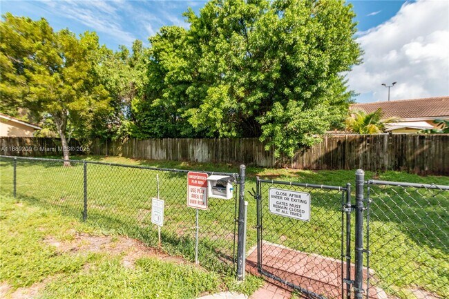 Building Photo - 3944 SW 48th Ave