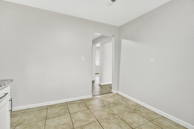 Building Photo - 5201 Mulga Ave