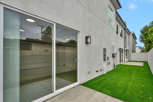 Building Photo - Modern Brand new 5-Bedroom Home for Lease ...
